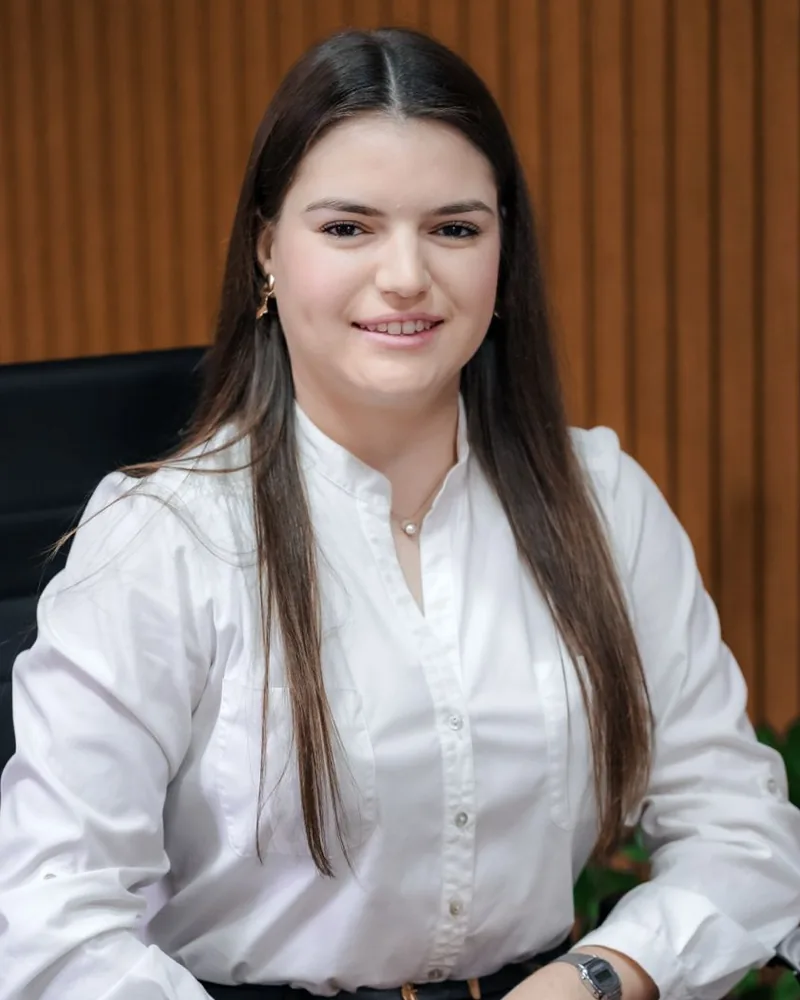 Julia Silva Neves, advogada associada da Acosta Advogados